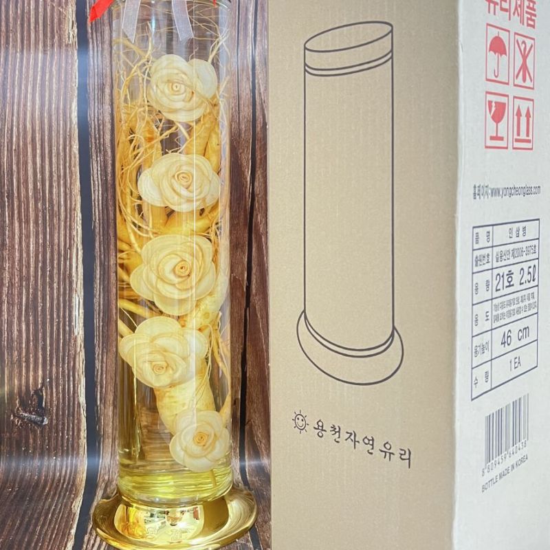 Rượu Sâm 2.5L 2 Củ Sâm Size 8 Củ Hàn Quốc